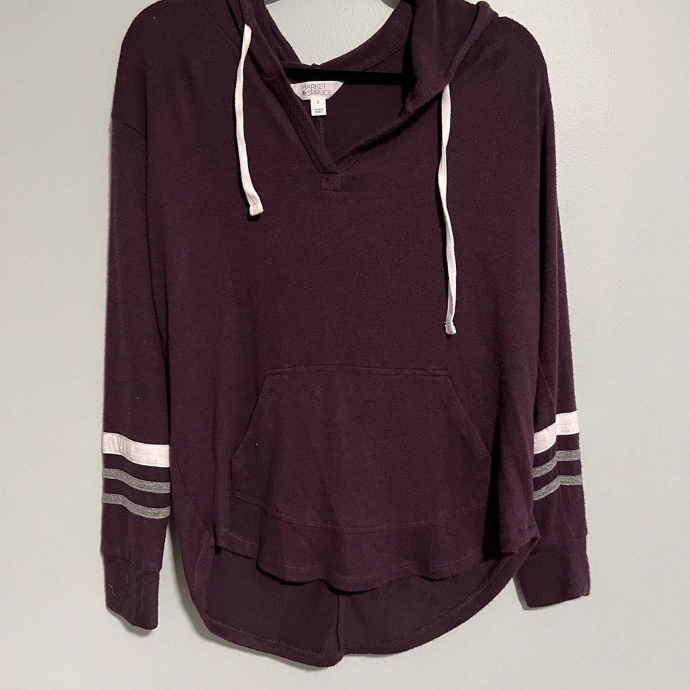 Market and Spruce, Small, pull-over lightweight sweater.